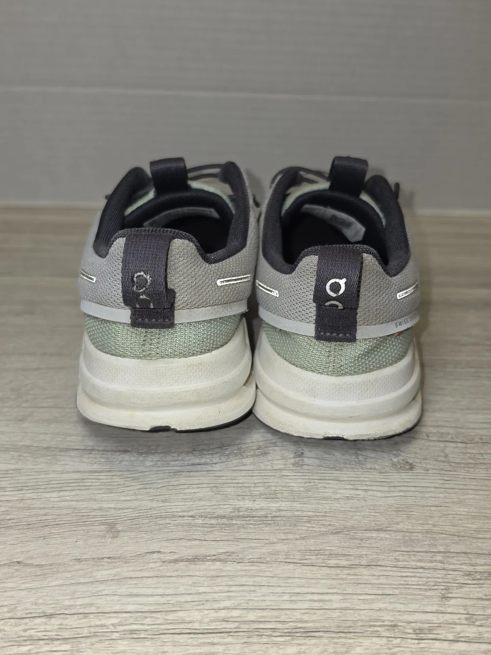 On Cloud Sneakers Cloud Sky Youth Glacier/Sage Colorway Shoes Size 4.5